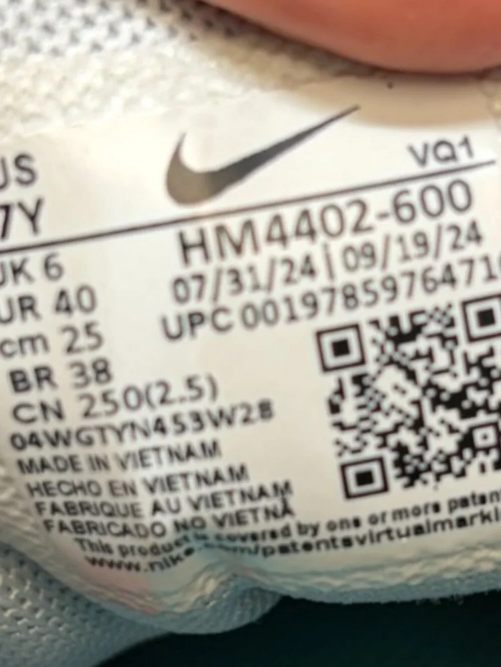 Nike Cosmic Runner Boys Size 7Y Crimson White Athletic Running Shoes Sneakers‎